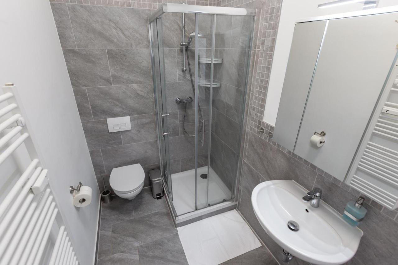 Koje Eins I Grosses Apartment Mit 2 Schlafzimmern Μπρέμερχαφεν Εξωτερικό φωτογραφία