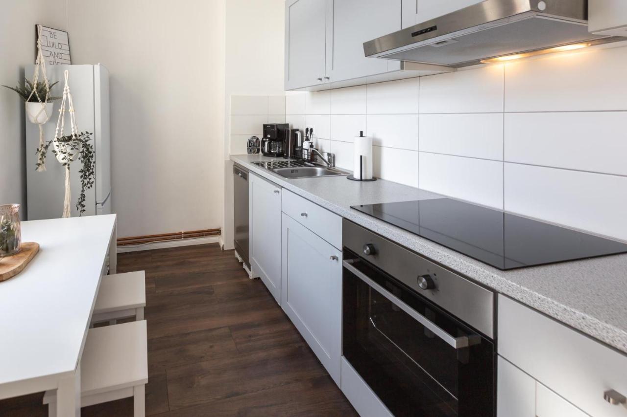 Koje Eins I Grosses Apartment Mit 2 Schlafzimmern Μπρέμερχαφεν Εξωτερικό φωτογραφία